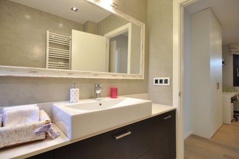 Сasa de 7 dormitorios en venta en Sant Andreu de Llavaneres, Barcelona, Cataluña, Spain № 1753 - foto 20