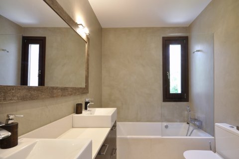 Сasa de 7 dormitorios en venta en Sant Andreu de Llavaneres, Barcelona, Cataluña, Spain № 1753 - foto 18