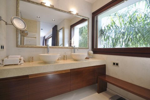 Сasa de 7 dormitorios en venta en Sant Andreu de Llavaneres, Barcelona, Cataluña, Spain № 1753 - foto 26