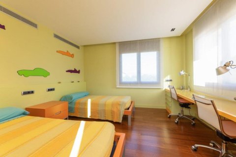 Сasa de 5 dormitorios en venta en Peralada, Gerona, Cataluña, Spain № 1756 - foto 22