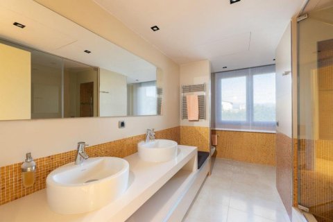 Сasa de 5 dormitorios en venta en Peralada, Gerona, Cataluña, Spain № 1756 - foto 24