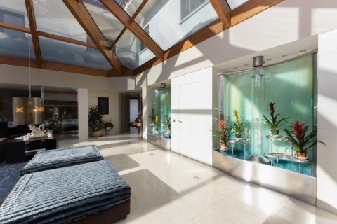 Сasa de 5 dormitorios en venta en Peralada, Gerona, Cataluña, Spain № 1756 - foto 13