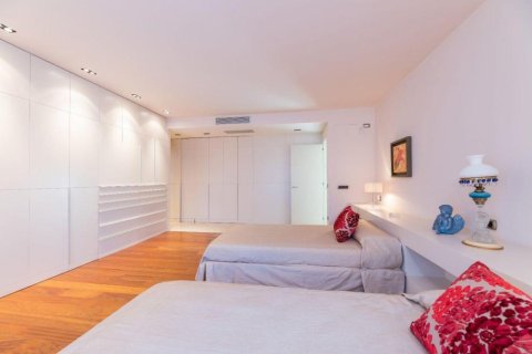 Сasa de 5 dormitorios en venta en Peralada, Gerona, Cataluña, Spain № 1756 - foto 23