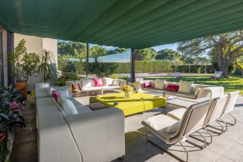 Сasa de 5 dormitorios en venta en Peralada, Gerona, Cataluña, Spain № 1756 - foto 5