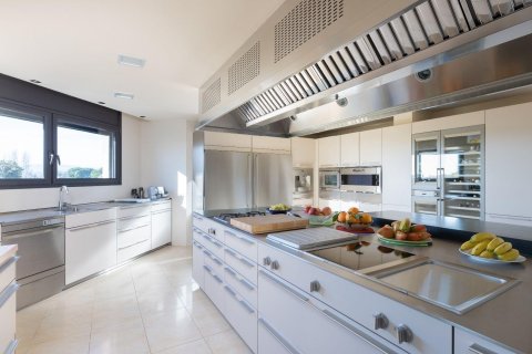 Сasa de 5 dormitorios en venta en Peralada, Gerona, Cataluña, Spain № 1756 - foto 7