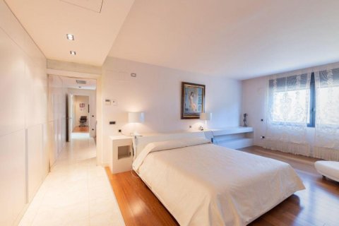 Сasa de 5 dormitorios en venta en Peralada, Gerona, Cataluña, Spain № 1756 - foto 17