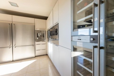 Сasa de 5 dormitorios en venta en Peralada, Gerona, Cataluña, Spain № 1756 - foto 16