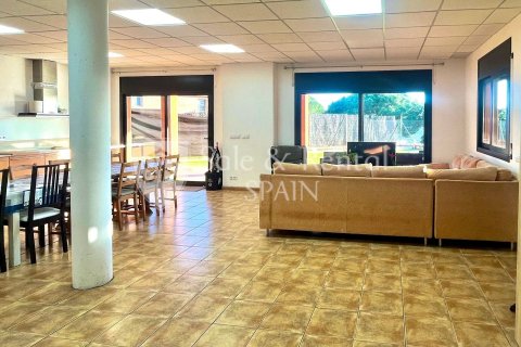 Сasa de 222 m² en venta en Lloret de Mar, Gerona, Cataluña, Spain № 6697 - foto 26