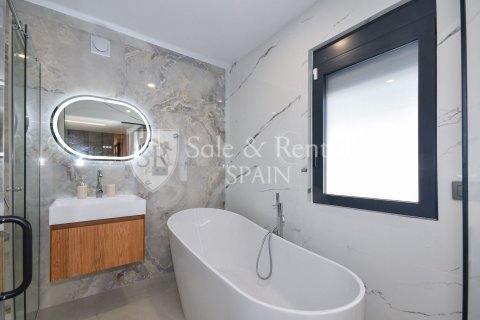 Сasa de 9 dormitorios en venta en Lloret de Mar, Gerona, Cataluña, Spain № 6695 - foto 9