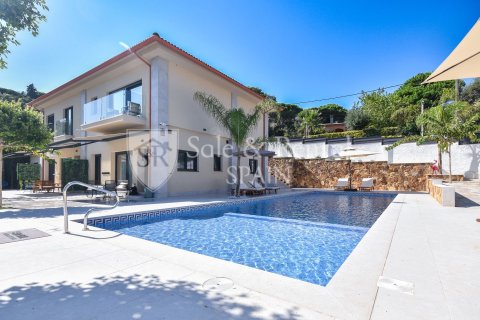 Сasa de 9 dormitorios en venta en Lloret de Mar, Gerona, Cataluña, Spain № 6695