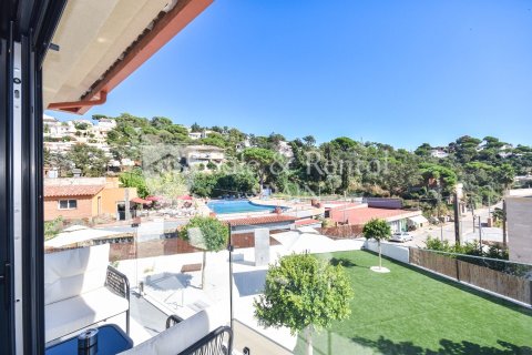 Сasa de 9 dormitorios en venta en Lloret de Mar, Gerona, Cataluña, Spain № 6695 - foto 27