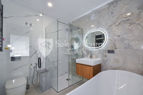 Сasa de 9 dormitorios en venta en Lloret de Mar, Gerona, Cataluña, Spain № 6695 - foto 10