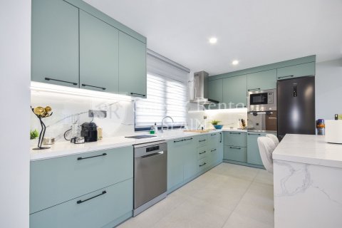 Сasa de 9 dormitorios en venta en Lloret de Mar, Gerona, Cataluña, Spain № 6695 - foto 17