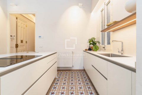 Купить квартиру в Барселона, Испания с 4 спальни, 215м², № 8927 - фото 16
