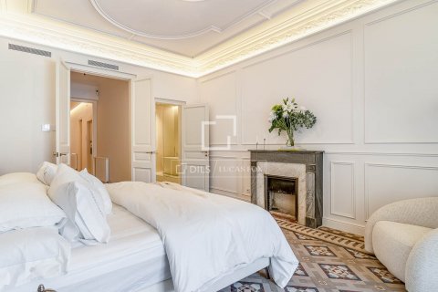Купить квартиру в Барселона, Испания с 4 спальни, 215м², № 8927 - фото 21