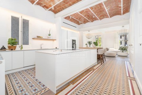Купить квартиру в Барселона, Испания с 4 спальни, 215м², № 8927 - фото 14