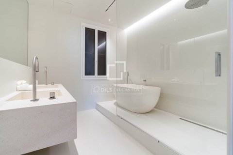 Купить квартиру в Барселона, Испания с 4 спальни, 215м², № 8927 - фото 26