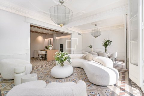 Купить квартиру в Барселона, Испания с 4 спальни, 215м², № 8927 - фото 3