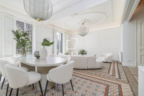 Купить квартиру в Барселона, Испания с 4 спальни, 215м², № 8927 - фото 4
