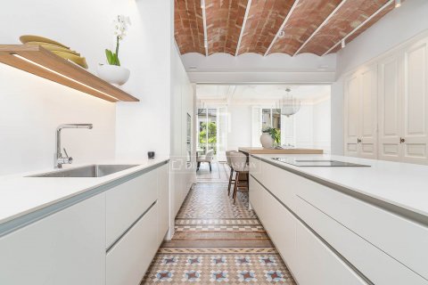 Купить квартиру в Барселона, Испания с 4 спальни, 215м², № 8927 - фото 15
