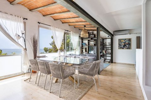 Купить виллу в Кастельдефельс, Испания с 2 спальни, 139м², № 8926 - фото 3