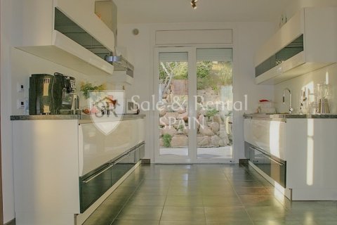 Сasa de 4 dormitorios en venta en Lloret de Mar, Gerona, Cataluña, Spain № 6674 - foto 8