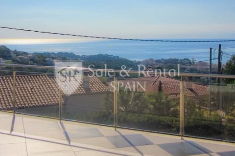 Сasa de 4 dormitorios en venta en Lloret de Mar, Gerona, Cataluña, Spain № 6674 - foto 24