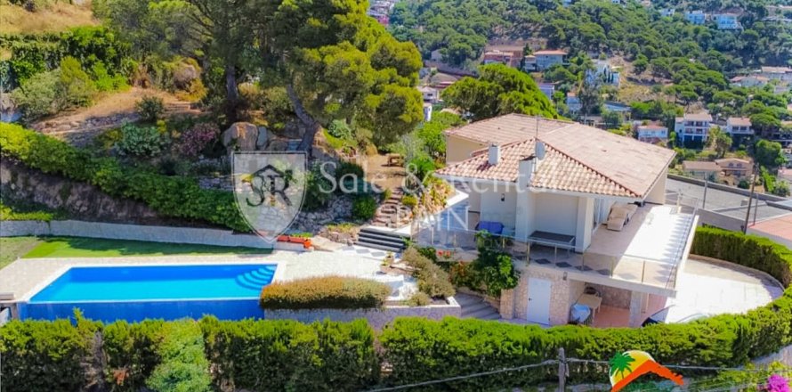 Сasa de 4 dormitorios en venta en Lloret de Mar, Gerona, Cataluña, Spain № 6674