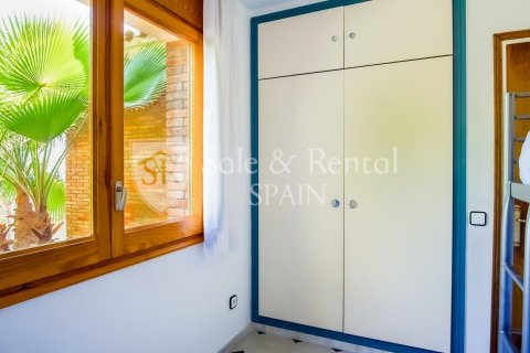 Сasa de 4 dormitorios en venta en Blanes, Gerona, Cataluña, Spain № 6675 - foto 30