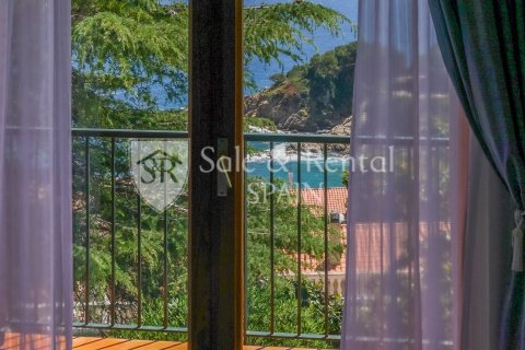 Сasa de 4 dormitorios en venta en Blanes, Gerona, Cataluña, Spain № 6675 - foto 2