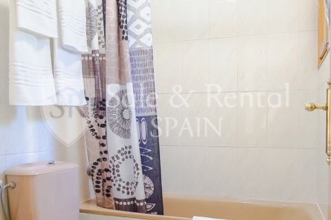Сasa de 4 dormitorios en venta en Blanes, Gerona, Cataluña, Spain № 6675 - foto 24