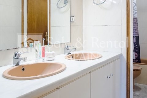 Сasa de 4 dormitorios en venta en Blanes, Gerona, Cataluña, Spain № 6675 - foto 23