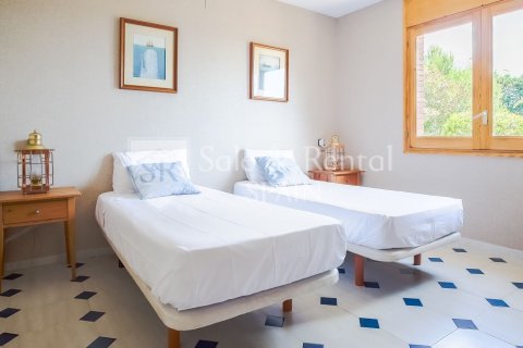 Сasa de 4 dormitorios en venta en Blanes, Gerona, Cataluña, Spain № 6675 - foto 19