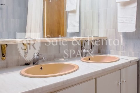 Сasa de 4 dormitorios en venta en Blanes, Gerona, Cataluña, Spain № 6675 - foto 17