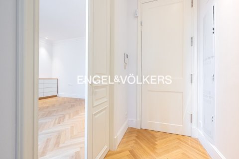 2 bedrooms apartment for sale in Ciutat Vella, Barcelona, Catalonia, Spain № 2642 - photo 9