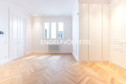 2 bedrooms apartment for sale in Ciutat Vella, Barcelona, Catalonia, Spain № 2642 - photo 15
