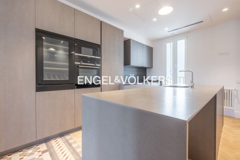 2 bedrooms apartment for sale in Ciutat Vella, Barcelona, Catalonia, Spain № 2642 - photo 25