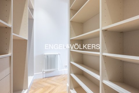 2 bedrooms apartment for sale in Ciutat Vella, Barcelona, Catalonia, Spain № 2642 - photo 14