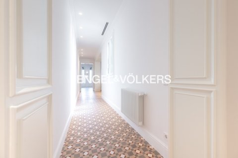 2 bedrooms apartment for sale in Ciutat Vella, Barcelona, Catalonia, Spain № 2642 - photo 22