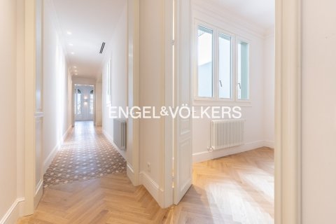 2 bedrooms apartment for sale in Ciutat Vella, Barcelona, Catalonia, Spain № 2642 - photo 10