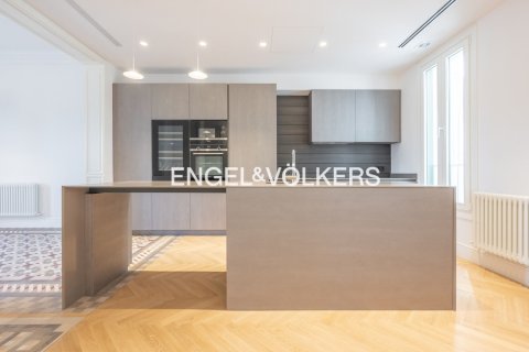 2 bedrooms apartment for sale in Ciutat Vella, Barcelona, Catalonia, Spain № 2642 - photo 24