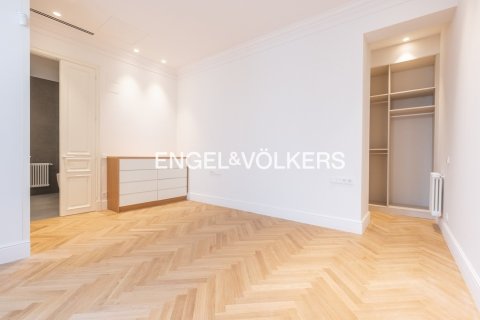 2 bedrooms apartment for sale in Ciutat Vella, Barcelona, Catalonia, Spain № 2642 - photo 11