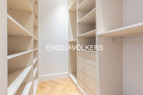 2 bedrooms apartment for sale in Ciutat Vella, Barcelona, Catalonia, Spain № 2642 - photo 13