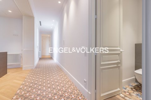 2 bedrooms apartment for sale in Ciutat Vella, Barcelona, Catalonia, Spain № 2642 - photo 28