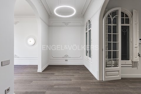 Apartamento de 4 dormitorios en venta en Eixample, Barcelona, Cataluña, Spain № 2641 - foto 21