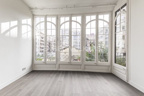 Apartamento de 4 dormitorios en venta en Eixample, Barcelona, Cataluña, Spain № 2641 - foto 4