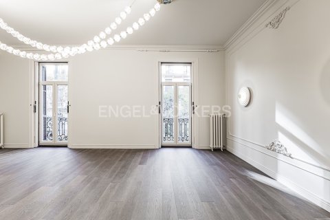 Apartamento de 4 dormitorios en venta en Eixample, Barcelona, Cataluña, Spain № 2641 - foto 11