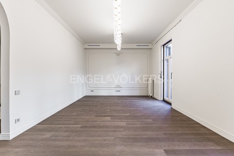 Apartamento de 4 dormitorios en venta en Eixample, Barcelona, Cataluña, Spain № 2641 - foto 12