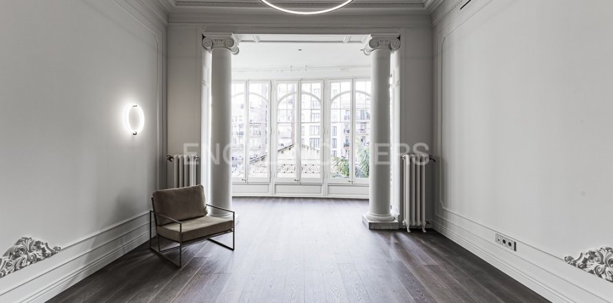 Apartamento de 4 dormitorios en venta en Eixample, Barcelona, Cataluña, Spain № 2641