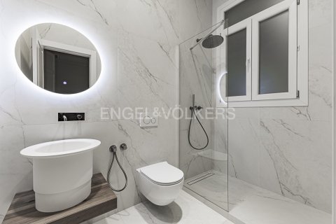 Apartamento de 4 dormitorios en venta en Eixample, Barcelona, Cataluña, Spain № 2641 - foto 29
